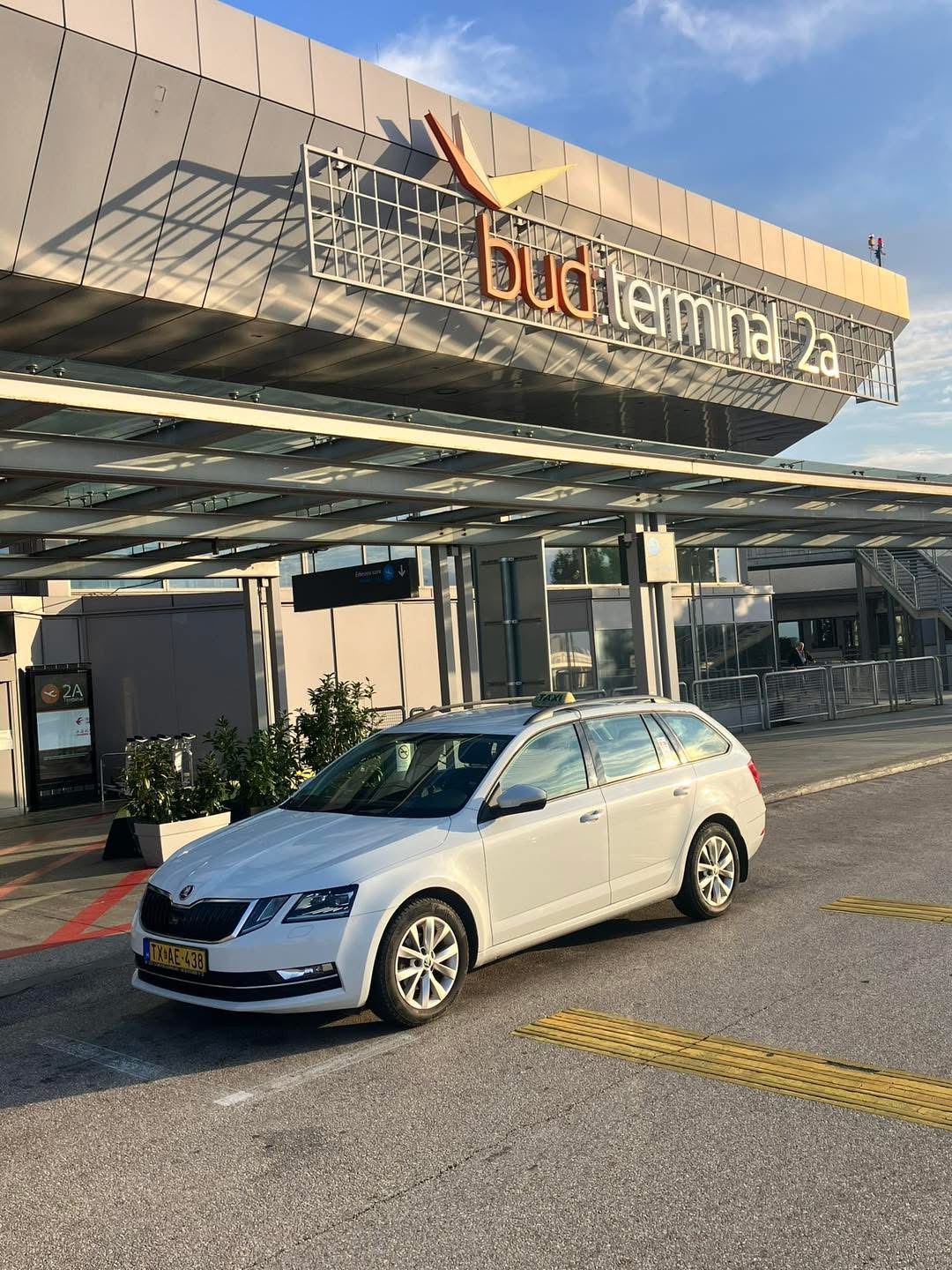 Zöld Kocka Taxi autó Pomáz